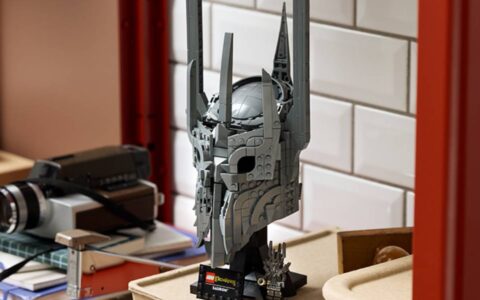 Um LEGO para dominar todos: Capacete do Sauron está 33% mais barato na Amazon