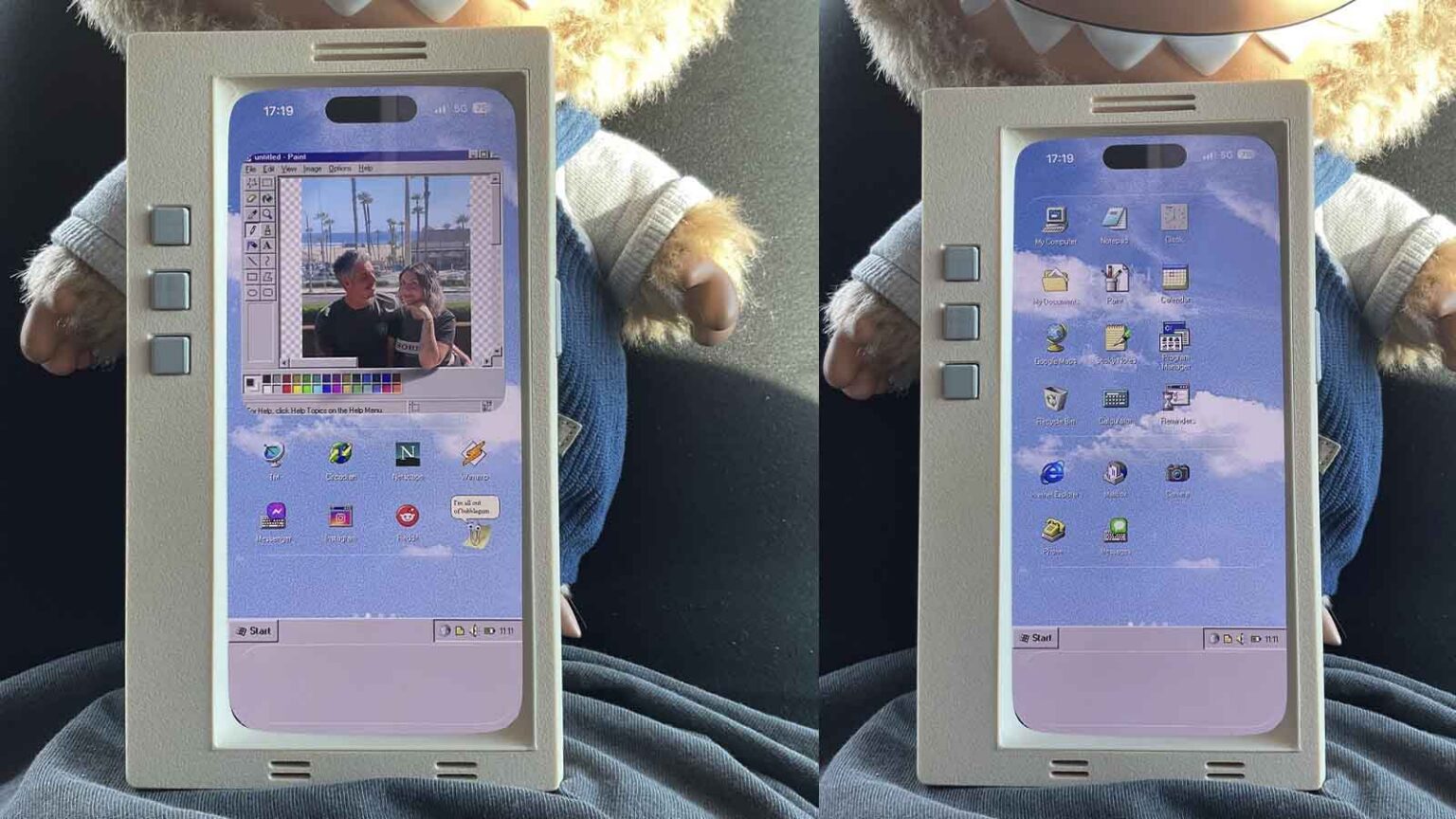 Smartphone dentro de carcaça retrô de design bege exibindo interface do Windows 95 com Paint aberto e papel de parede de nuvens, ao lado de uma versão com a ár…