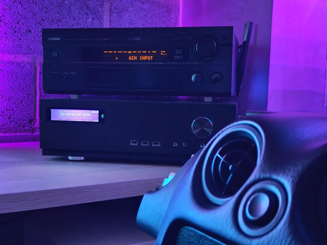 Homem reaproveita case de HTPC antigo e monta PC gamer com Ryzen 7 5700X3D e Radeon RX 9070 XT 2 finished the surgery on this sleeper 5700x3d and a 9070xt v0