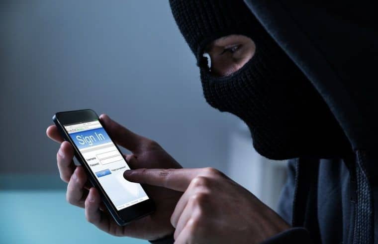 Cibercriminosos no Brasil roubam até R$ 10 mil de vítimas com clonagem de celular