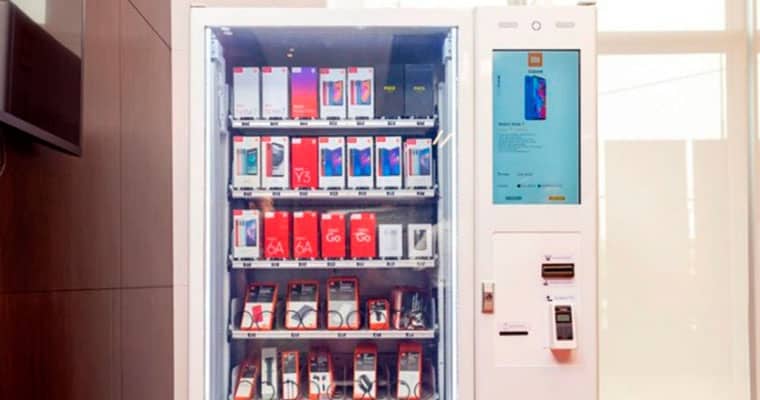 Xiaomi começa a vender smarthones em máquina similar às que vendem refrigerante e doces