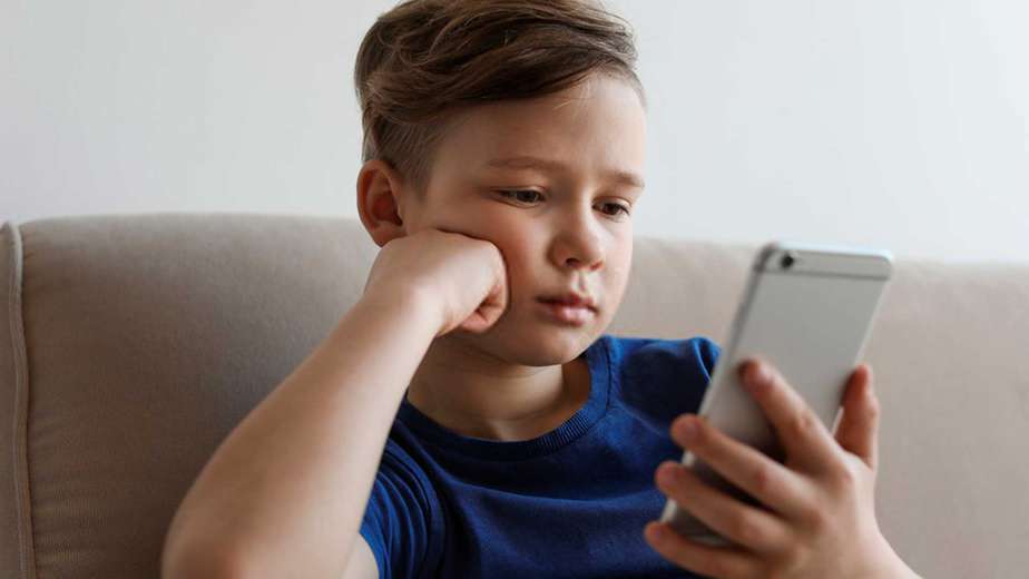 Metade dos pais acreditam que seus filhos são capazes de regular sua atividade online, diz Kaspersky