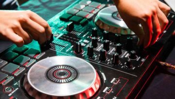 DJ