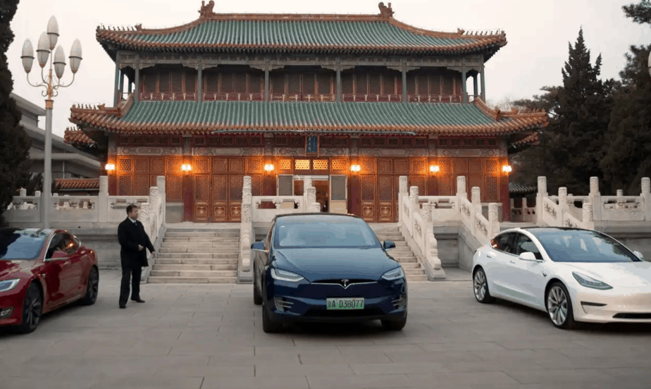 China bane carros da Tesla em bases militares temendo espionagem americana