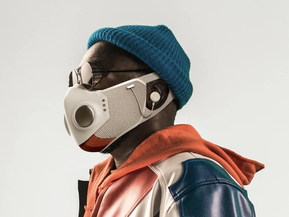 Esta é a Xupermask, desenhada por will.i.am e Honeywell que vem com filtros HEPA, LED e até alto-falante