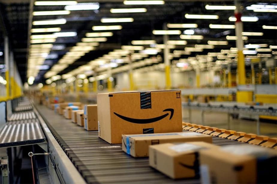 Amazon destrói milhões de produtos não vendidos a cada ano, incluindo MacBooks e TVs novas