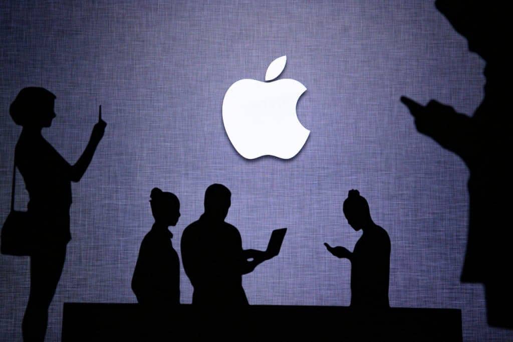 Apple bate recorde de receita no terceiro trimestre graças ao iPhone