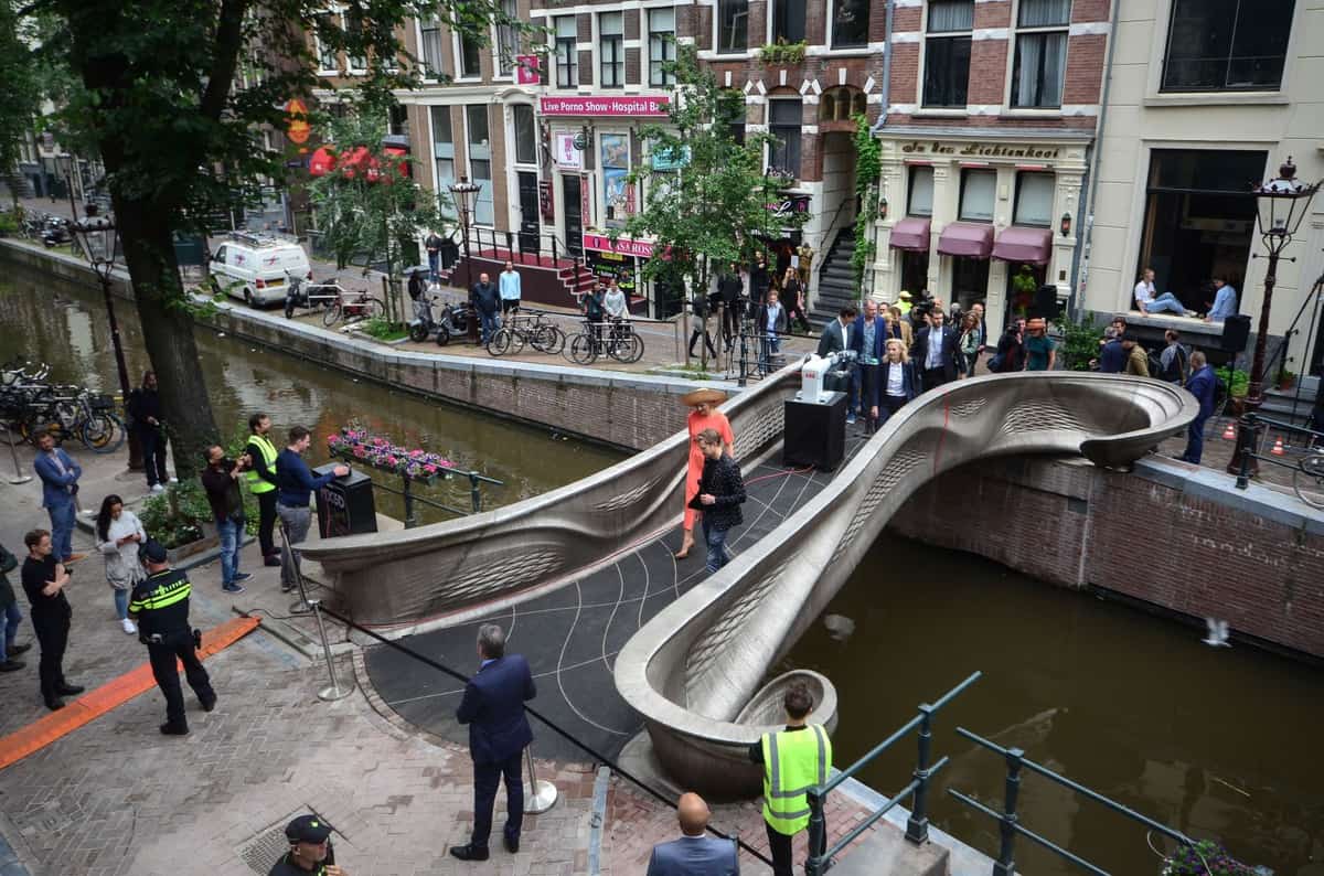 Primeira ponte de aço impressa em 3D é inaugurada em Amsterdã