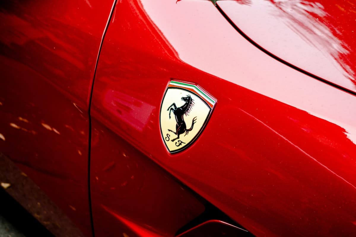 Ferrari vai colaborar com Jony Ive, o lendário designer do iPhone