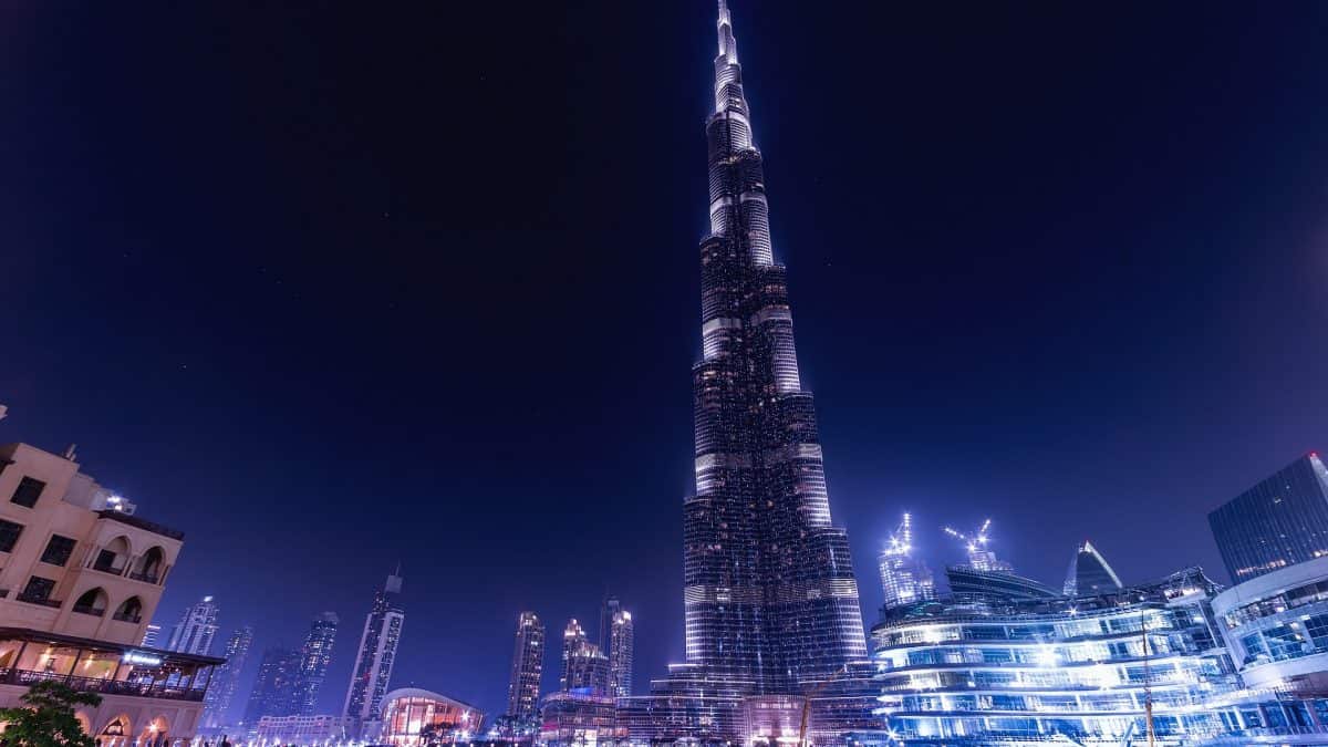 Burj Khalifa recebe iluminação especial para promover o Windows 11