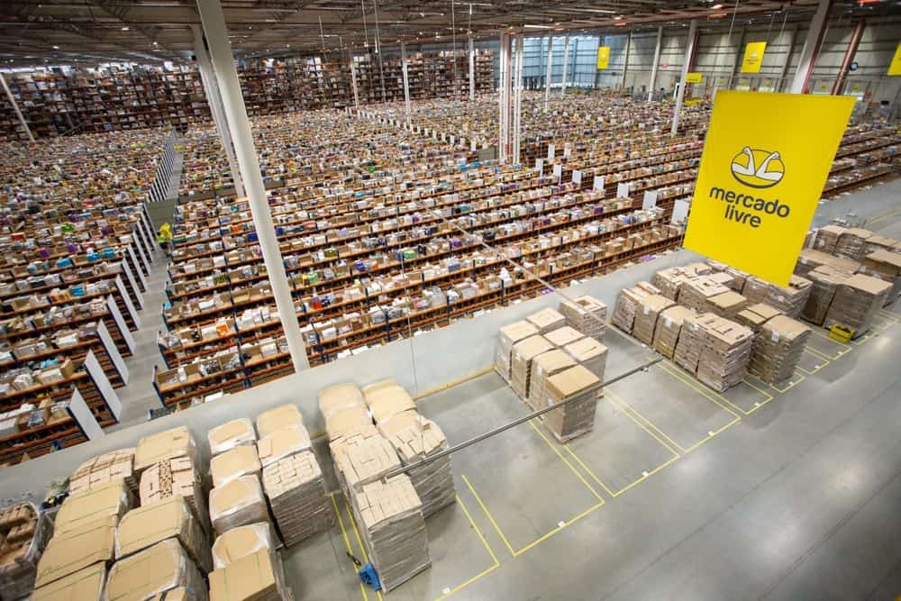 Operação da Anatel apreende quase 10 mil produtos irregulares em centro de distribuição do Mercado Livre