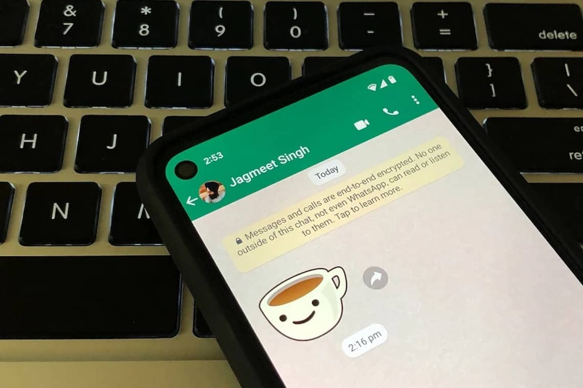 WhatsApp permite compartilhamento de figurinha sem precisar salvar