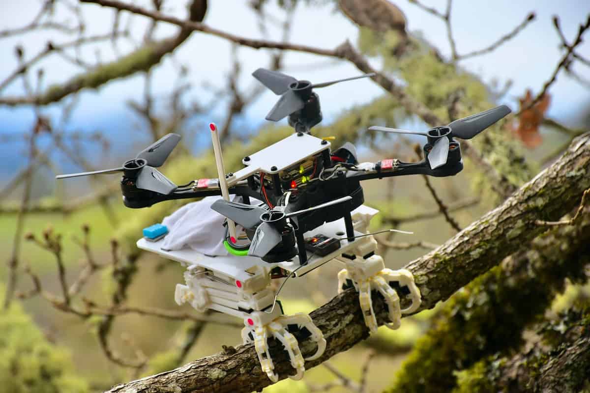 Pesquisadores da Universidade de Stanford criam um drone com pernas