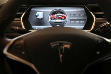 Adolescente hackeou carros Tesla
