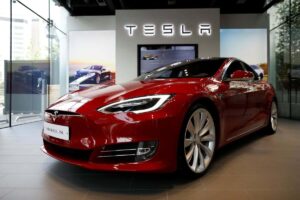 Tesla: Elon Musk pede perdão por morte de jovens em acidente no Model S 3 model s