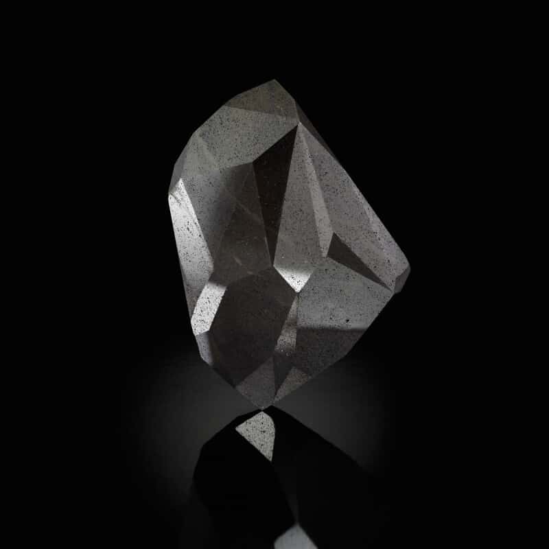 Maior diamante negro do mundo é vendido por US$ 4,3 milhões: pago em criptomoeda