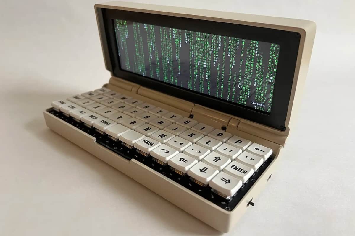 Este é um mini-PC com teclado mecânico