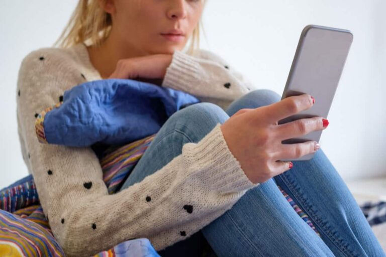 Mãe dá R$ 9 mil para o filho após ele conseguir ficar 6 anos fora das redes sociais 3 istock 862278706