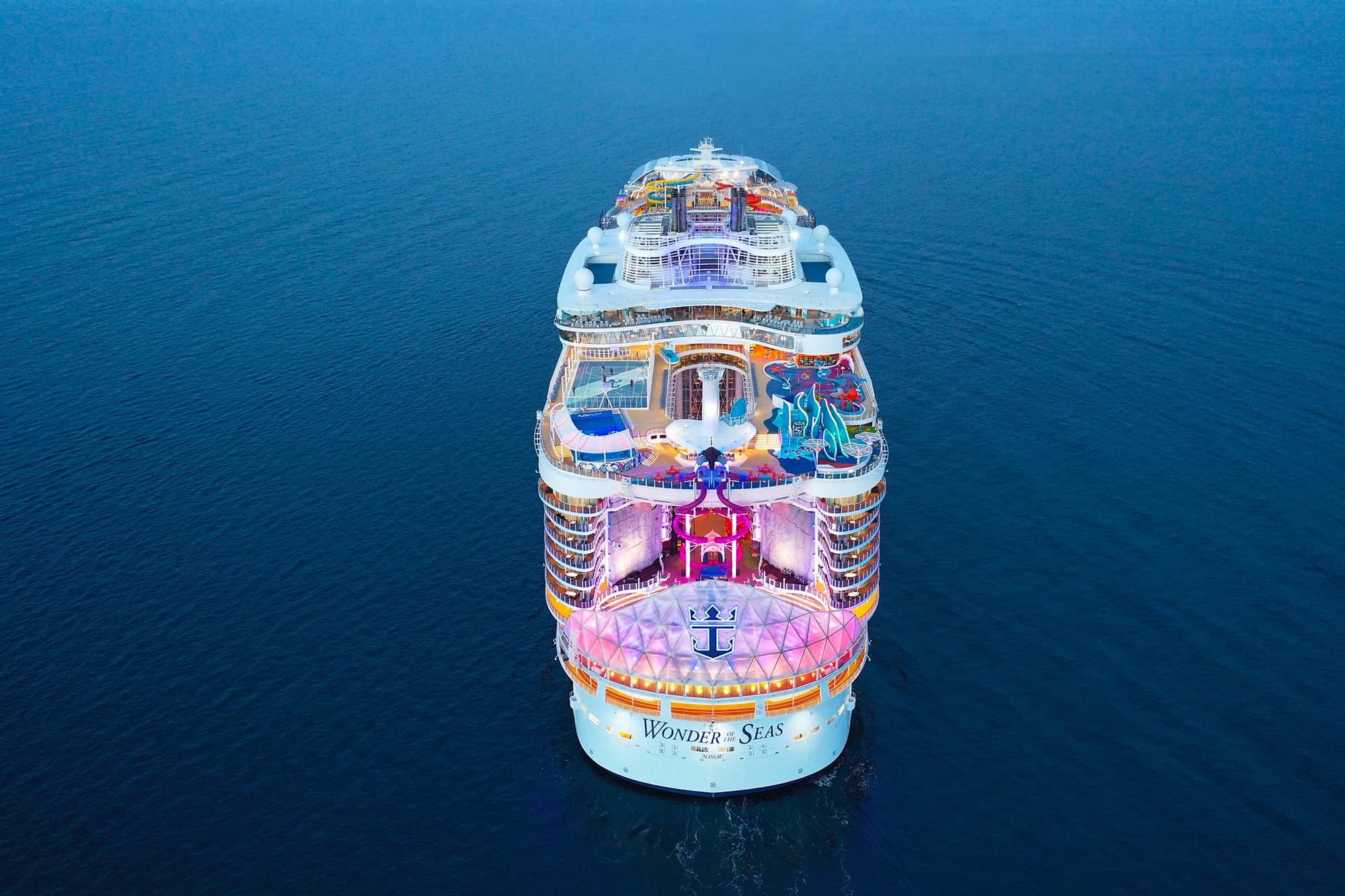 Zarpou: maior navio do mundo tem robôs fazendo drinks e capacidade para quase 7 mil pessoas 2 Wonder of the Seas cruise ship 395