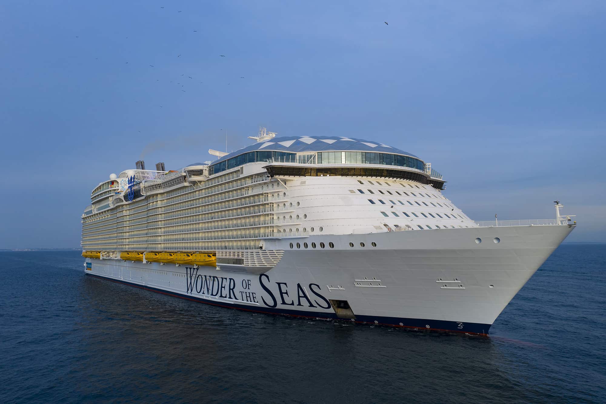 Zarpou: maior navio do mundo tem robôs fazendo drinks e capacidade para quase 7 mil pessoas 1 Wonder of the Seas cruise ship 396