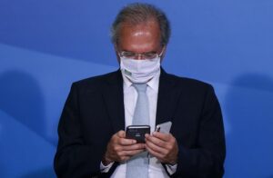 ‘Há mais iPhones no Brasil do que população’, afirma Paulo Guedes 1 Paulo Guedes iPhones Brasil
