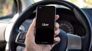 Motoristas criticam reajuste do Uber: não há garantia de aumento no valor das corridas