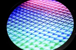 Indústria de chips pode entrar em nova crise devido à guerra entre Rússia e Ucrânia 2 neon chips