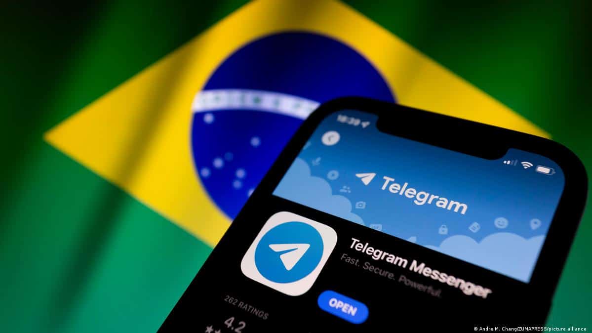 Telegram começa a deletar posts do canal oficial de Bolsonaro para continuar no Brasil