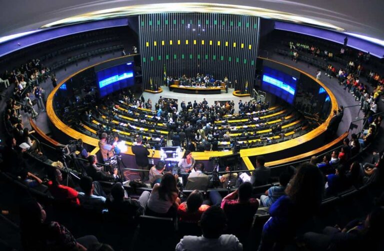 PL pretende alterar LGPD para tornar públicos dados de estudantes 1 Câmara dos Deputados