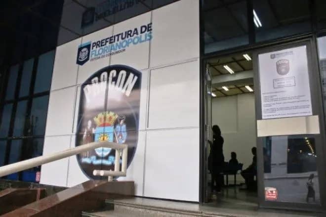 Procon de Florianópolis notifica Apple e Samsung por venda de smartphones sem carregadores 1 Procon
