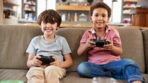 Crianças que jogam mais de 1 hora por dia têm QI mais alto, diz estudo