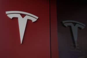 Tesla: justiça americana nega acordo extrajudicial envolvendo assédio sexual na empresa