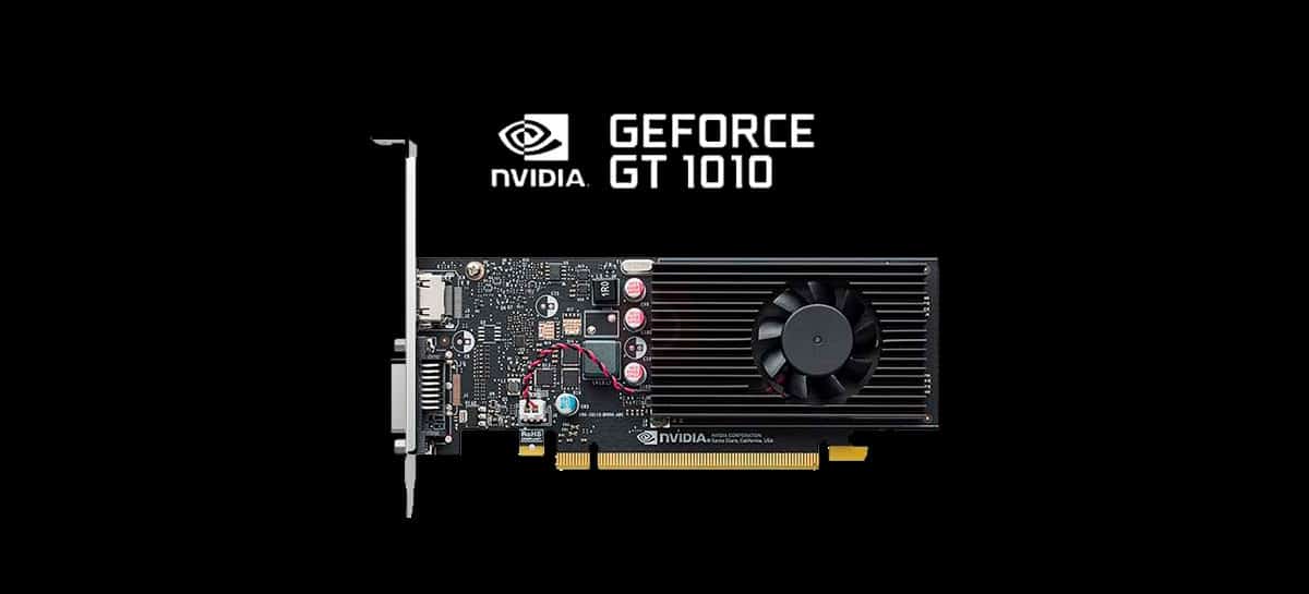 Placa de vídeo NVIDIA GeForce GT 1010 em fundo preto, com cooler de ventilador, portas de saída de vídeo e logotipo NVIDIA e GeForce GT 1010 acima