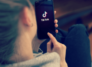 Empresa brasileira de gestão de investimentos abandona Meta devido ao fracasso em competir com o TikTok 2 tik tok 1
