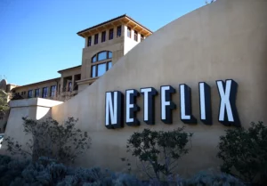 Netflix demite 316 funcionários e confirma plano com anúncios