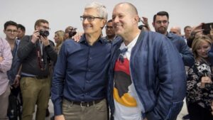 Apple encerra parceria com designer do iPhone após 30 anos