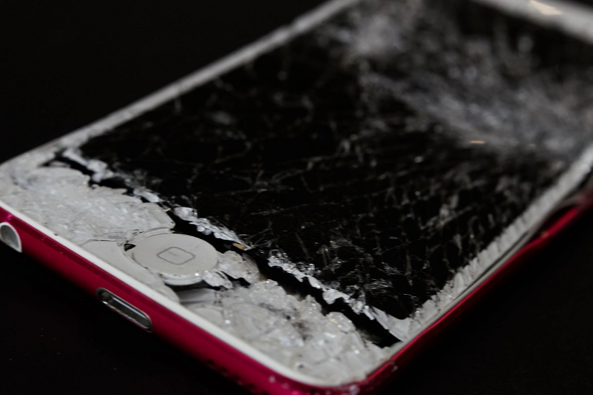 iPhone 8 Plus explode e compromete visão de homem no Ceará