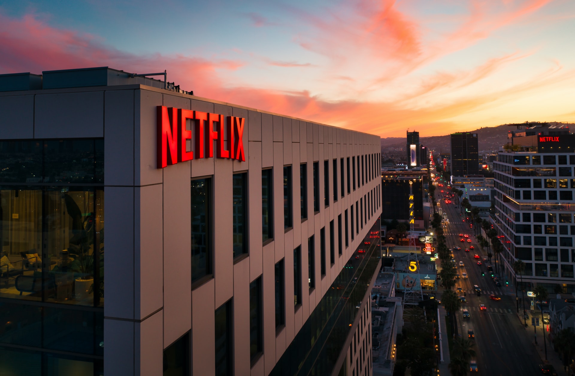 Netflix está cobrando até R$ 16 de quem divide a senha com outras pessoas