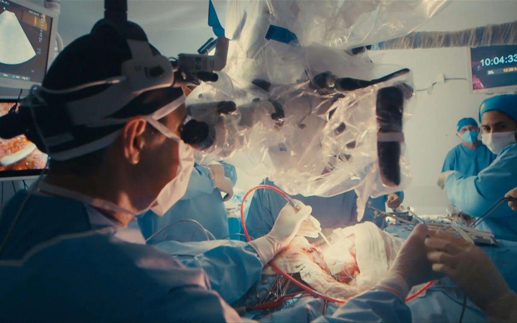 Cirurgia para separar gêmeos siameses aconteceu em sala com realidade virtual
