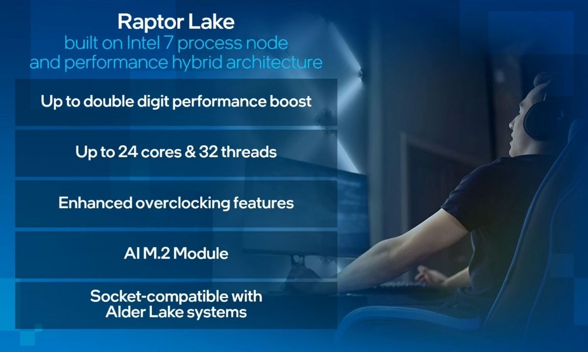 Slide da Intel sobre a arquitetura Raptor Lake, com lista de recursos ao lado de um jogador de headset em frente ao computador