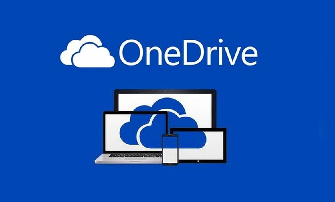 Logo do OneDrive, com nuvem branca sobre fundo azul, ao lado de laptop, tablet e smartphone exibindo a mesma nuvem azul