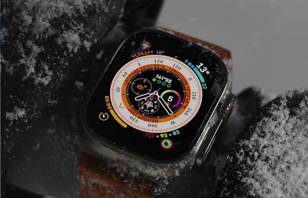 Apple Watch Ultra prova sua resistência sobrevivendo a marretadas em teste