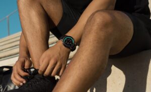 Motorola lança Moto Watch 100 no Brasil