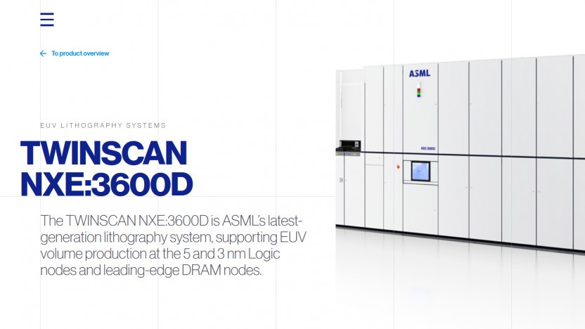 Máquina de litografia EUV ASML TWINSCAN NXE:3600D, equipamento branco de grande porte usado na fabricação de chips de 5 e 3 nm