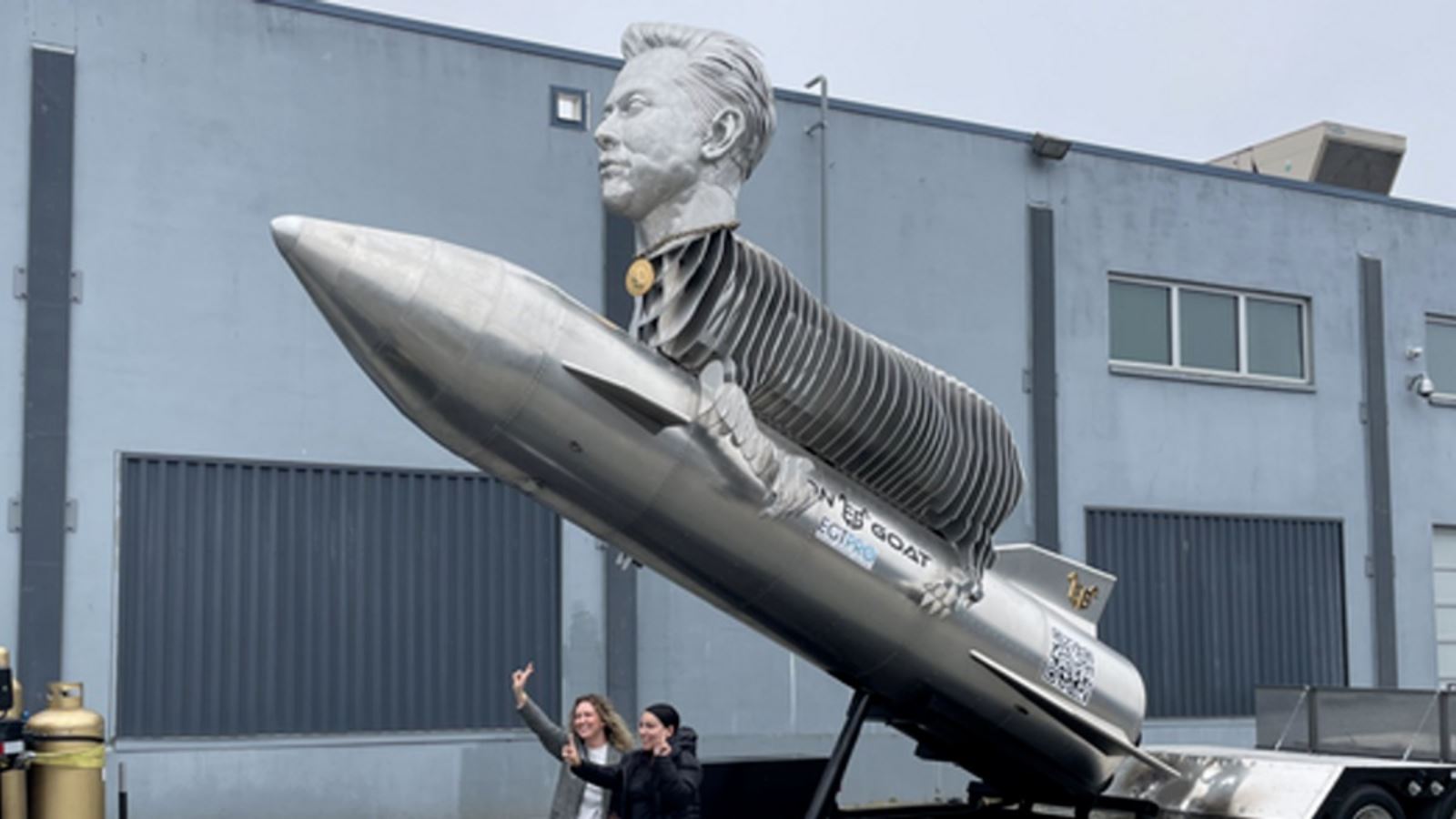Bizarro: Elon Musk ganha estátua avaliada em mais de R$ 3 milhões