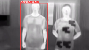 Chineses criam casaco que deixa pessoas “invisíveis” para câmeras de segurança
