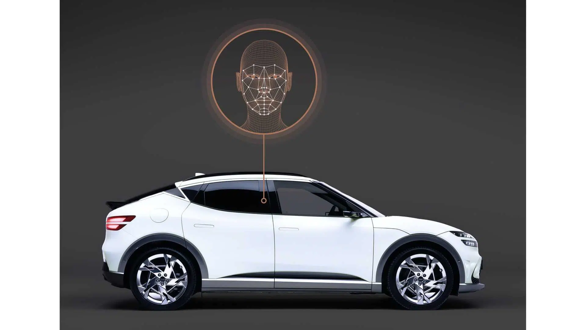 SUV elétrico branco de perfil sobre fundo escuro, com ilustração de reconhecimento facial acima, indicando o desbloqueio do veículo por rosto