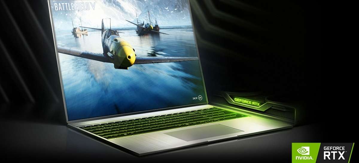 Notebook com tela mostrando o jogo Battlefield V e selo GeForce RTX da NVIDIA ao lado do teclado iluminado em verde