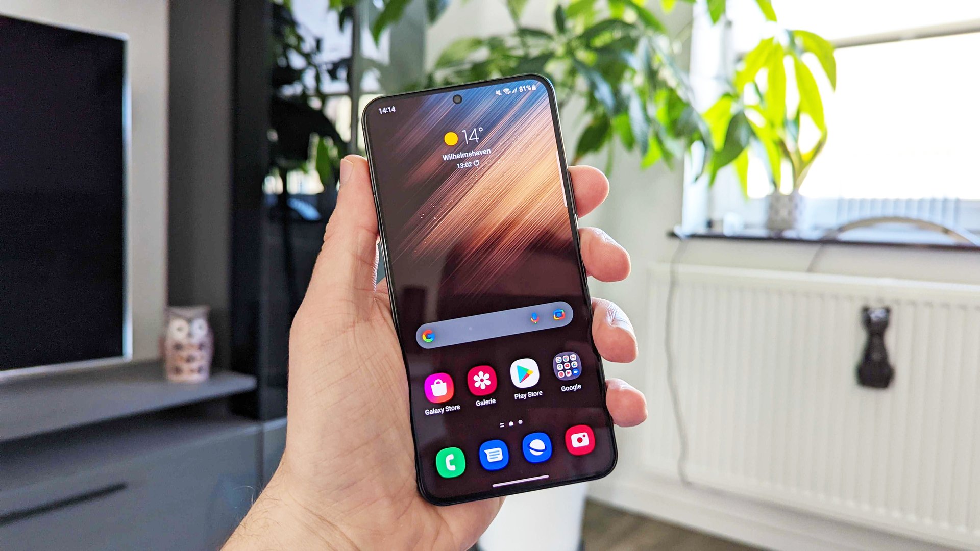 A tela é a mesma Dynamic AMOLED do Galaxy S22