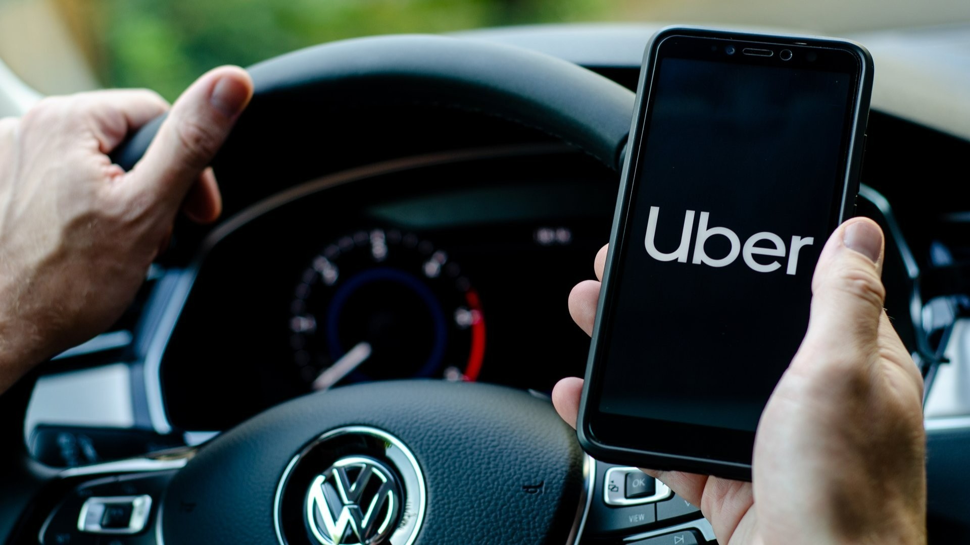 Uber inova nos EUA com central telefônica para solicitar corridas sem smartphone